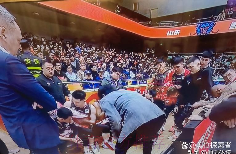 山东男篮总结比赛：球队用六连胜回馈现场万千球迷热情支持